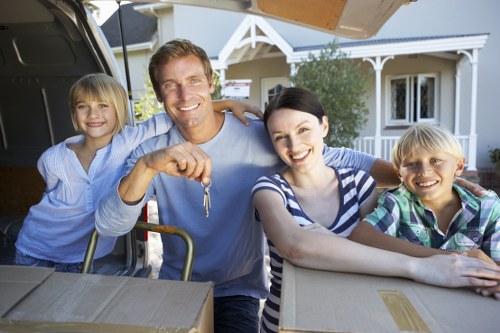 Fulham movers supporting a local house or office move
